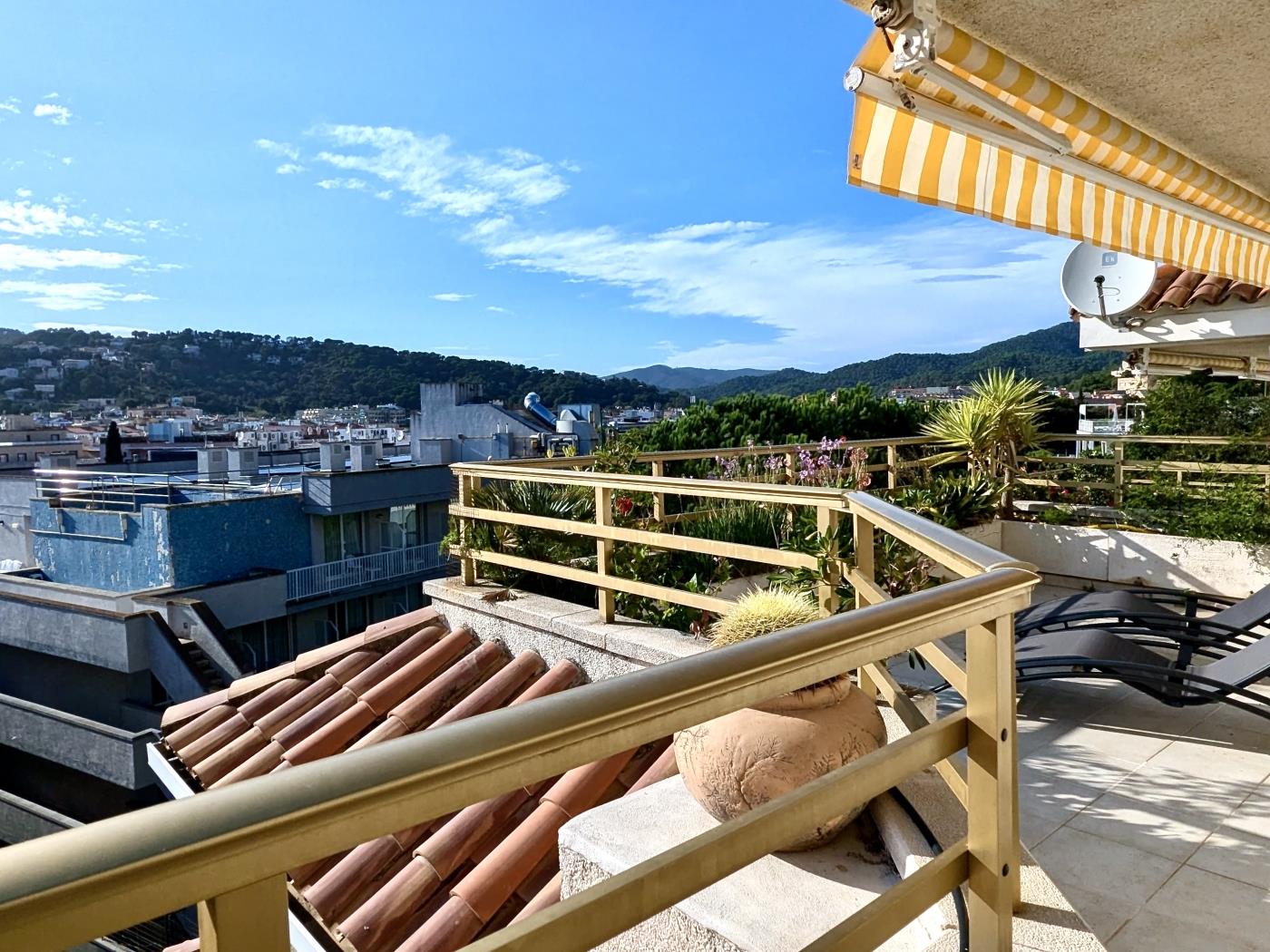 Spacious apartment with a large terrace in Tossa de Mar