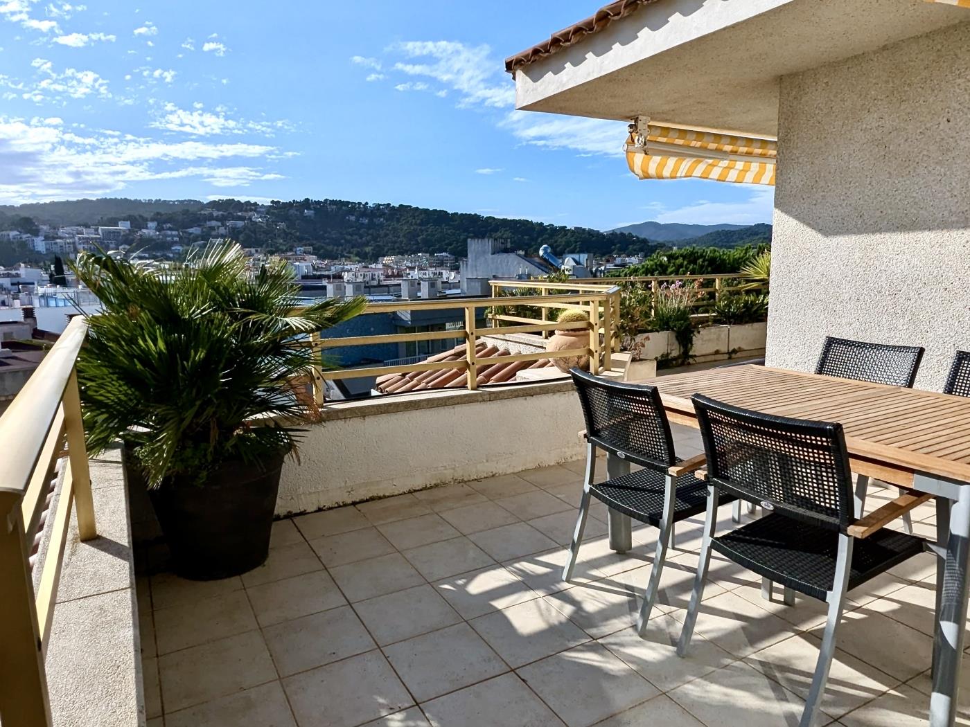 Spacious apartment with a large terrace in Tossa de Mar