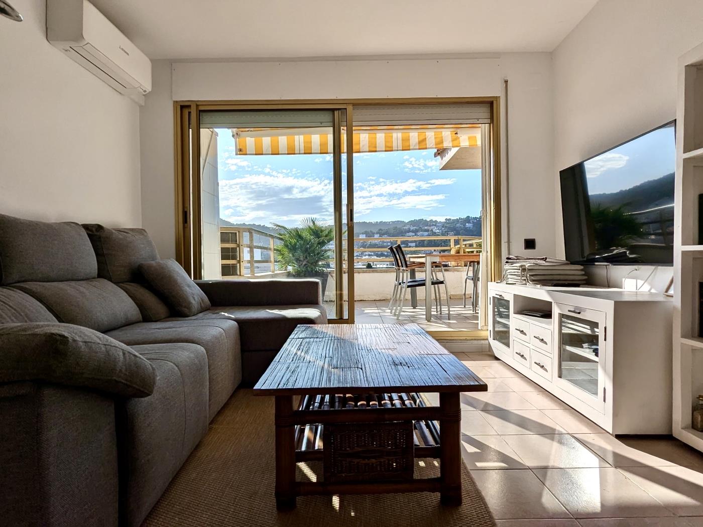 Spacious apartment with a large terrace in Tossa de Mar