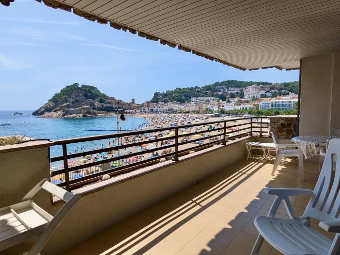 Apartment with Sea Views on the Beachfront in Tossa de Mar.