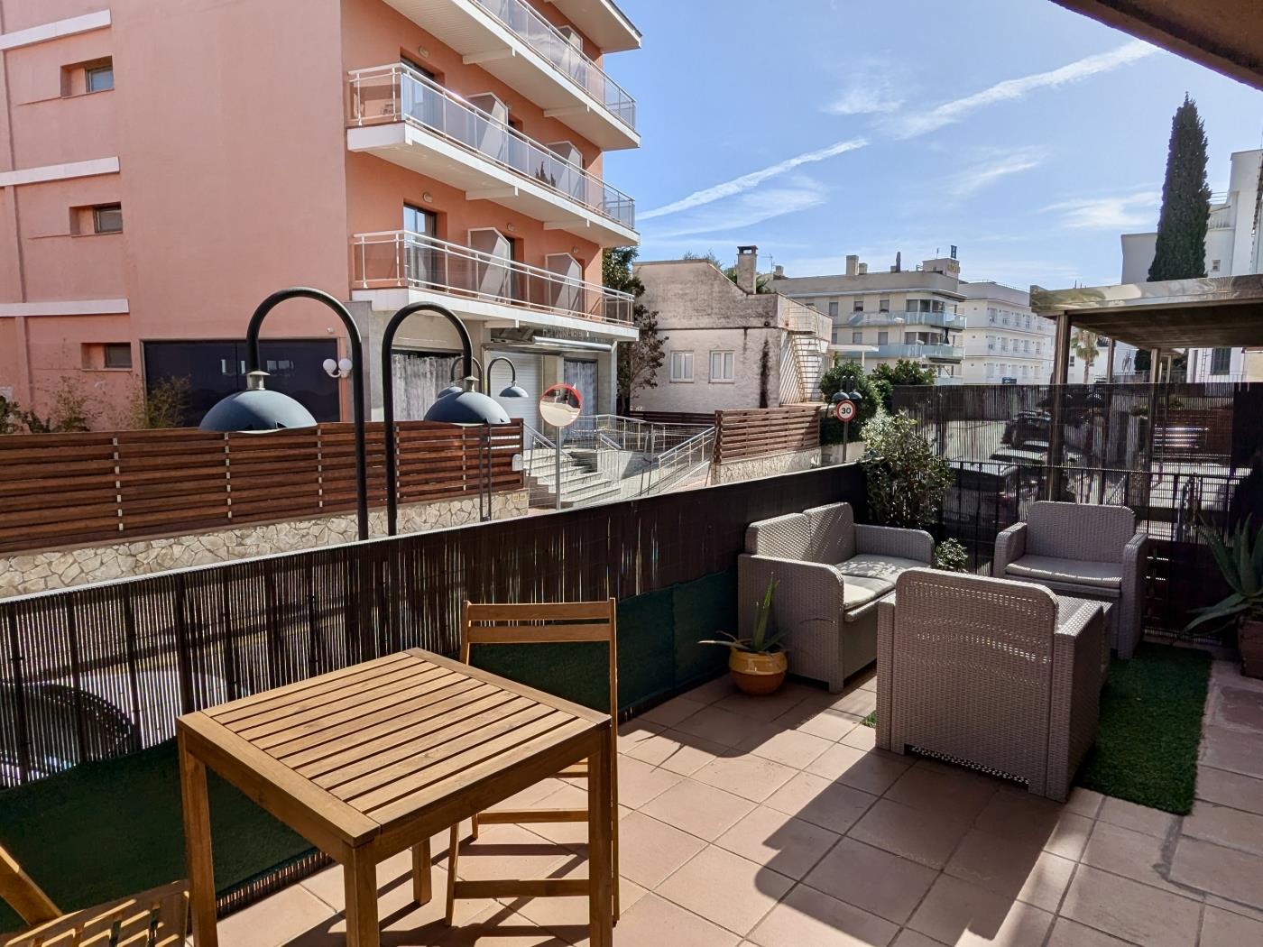 Relax Outdoors:Apartment with a Terrace and Parking in the center in Tossa de Mar