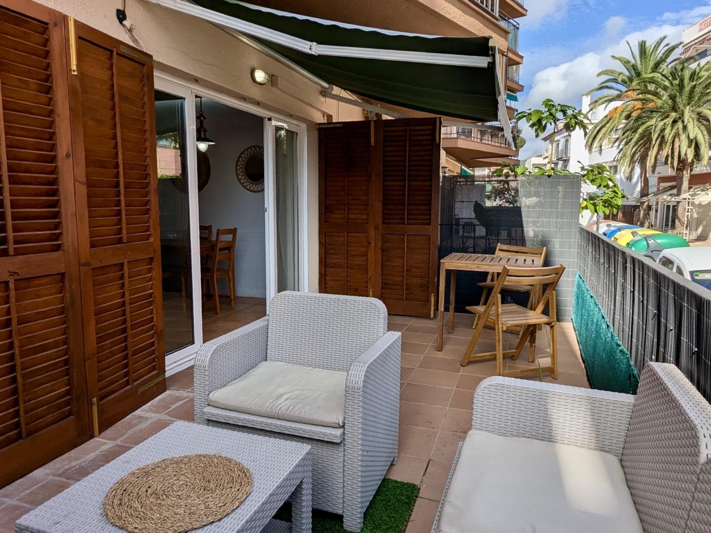 Relax Outdoors:Apartment with a Terrace and Parking in the center in Tossa de Mar