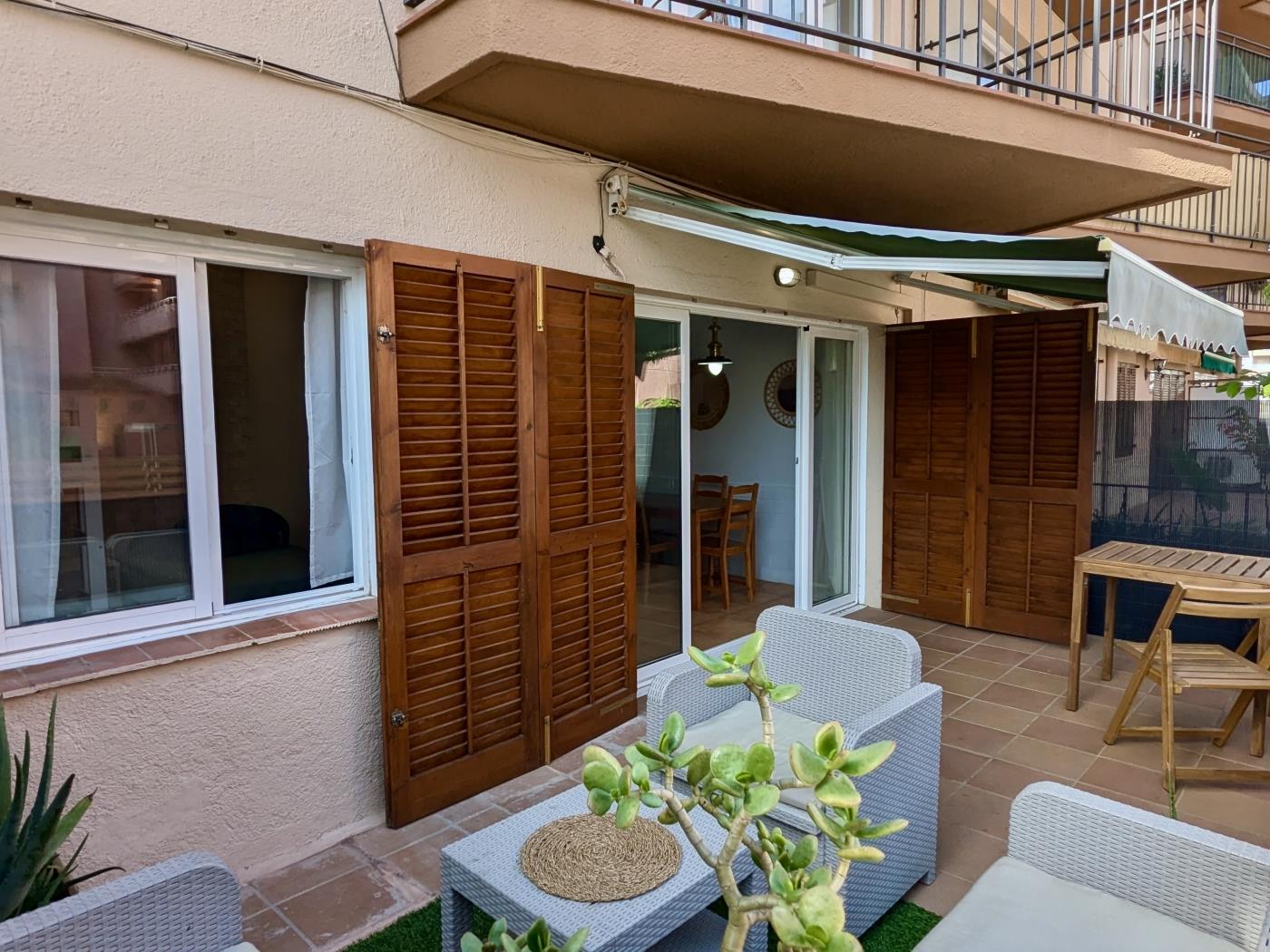 Relax Outdoors:Apartment with a Terrace and Parking in the center in Tossa de Mar