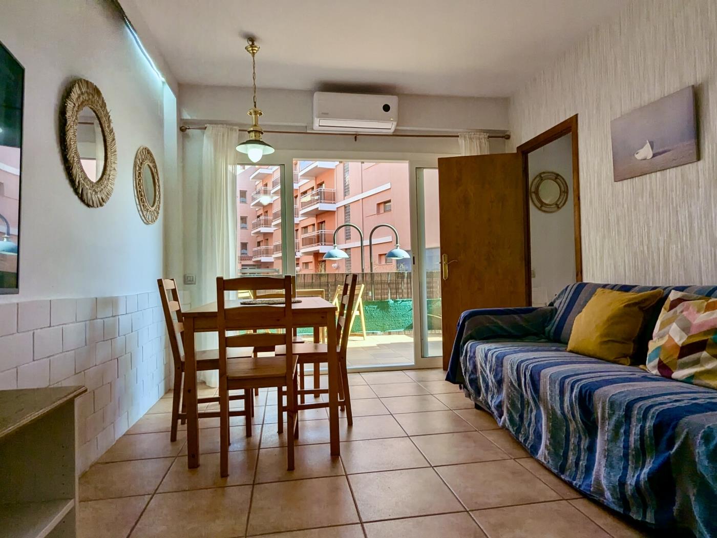 Relax Outdoors:Apartment with a Terrace and Parking in the center in Tossa de Mar