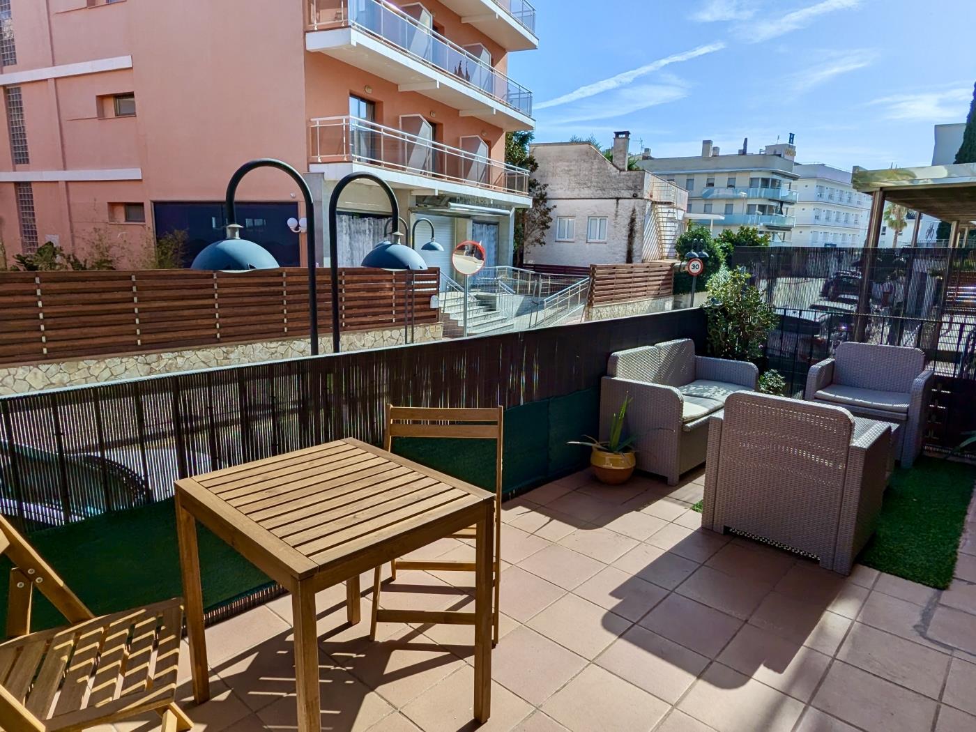 Relax Outdoors:Apartment with a Terrace and Parking in the center in Tossa de Mar