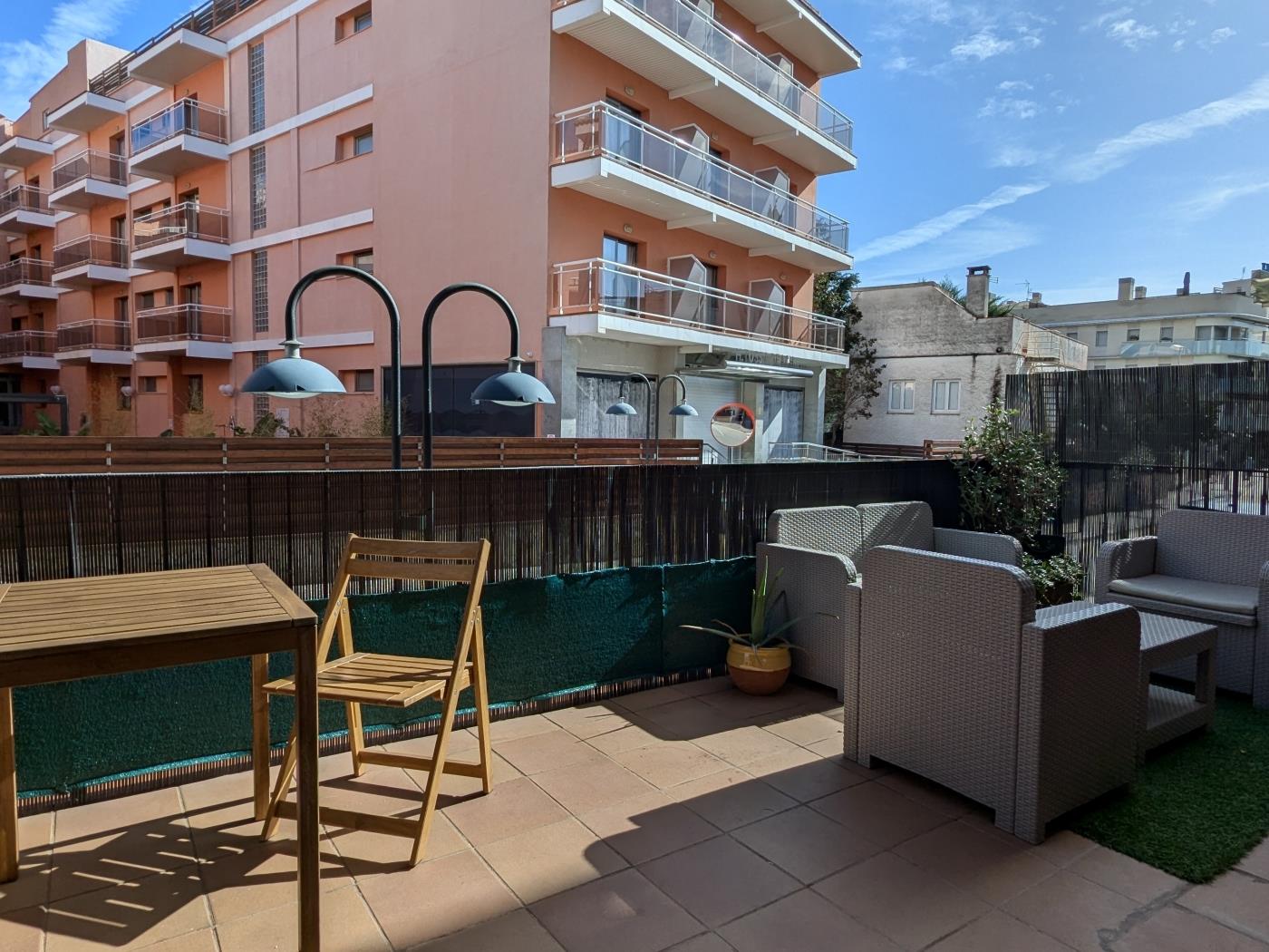 Relax Outdoors:Apartment with a Terrace and Parking in the center in Tossa de Mar