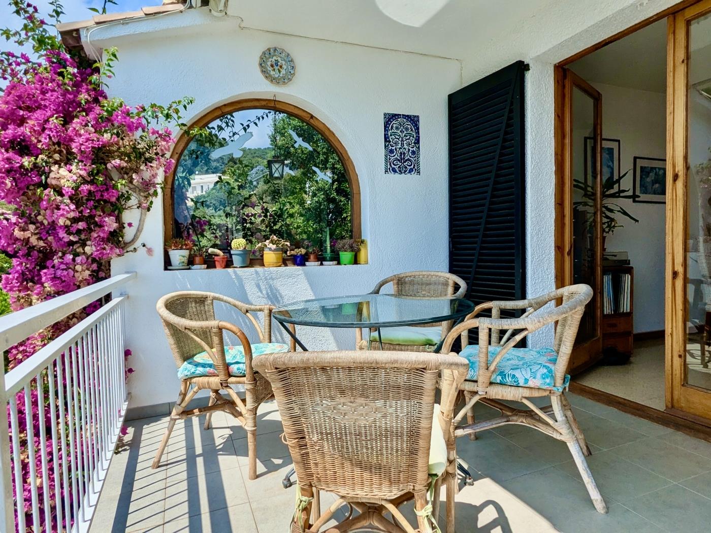 Mediterranean Home in Santa Maria de Llorel – Privacy and Views in Tossa de Mar