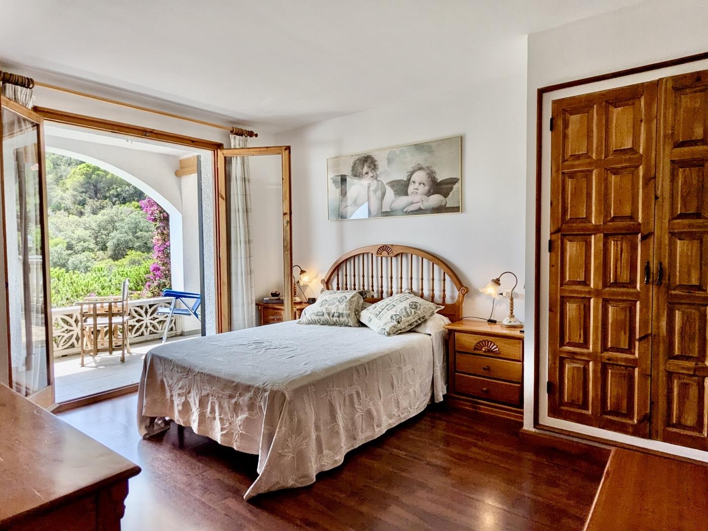 Mediterranean Home in Santa Maria de Llorel – Privacy and Views in Tossa de Mar