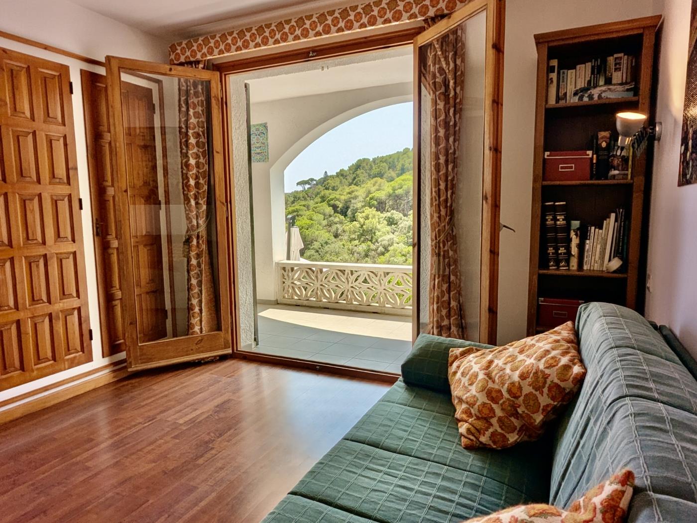Mediterranean Home in Santa Maria de Llorel – Privacy and Views in Tossa de Mar