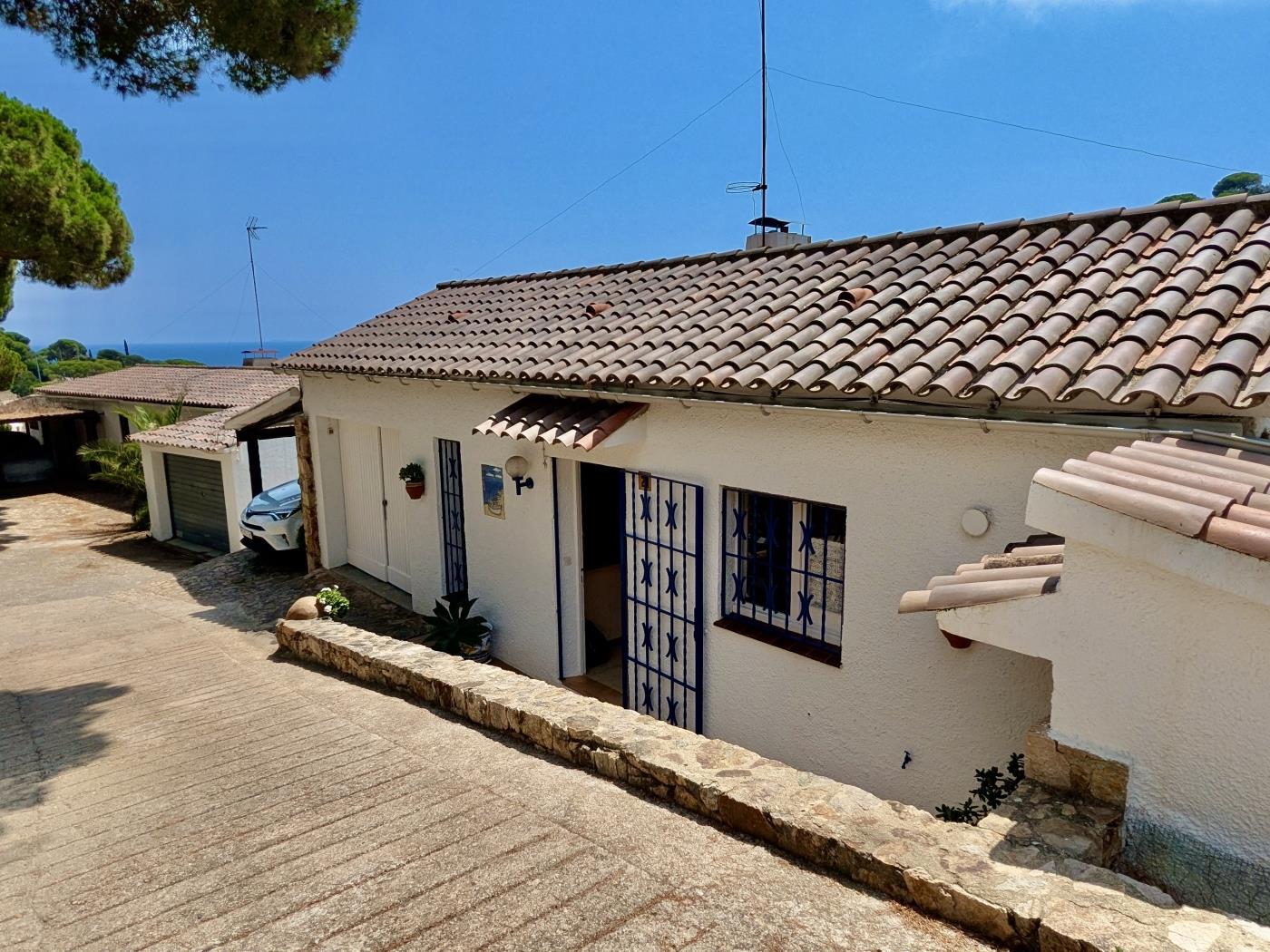 Mediterranean Home in Santa Maria de Llorel – Privacy and Views in Tossa de Mar
