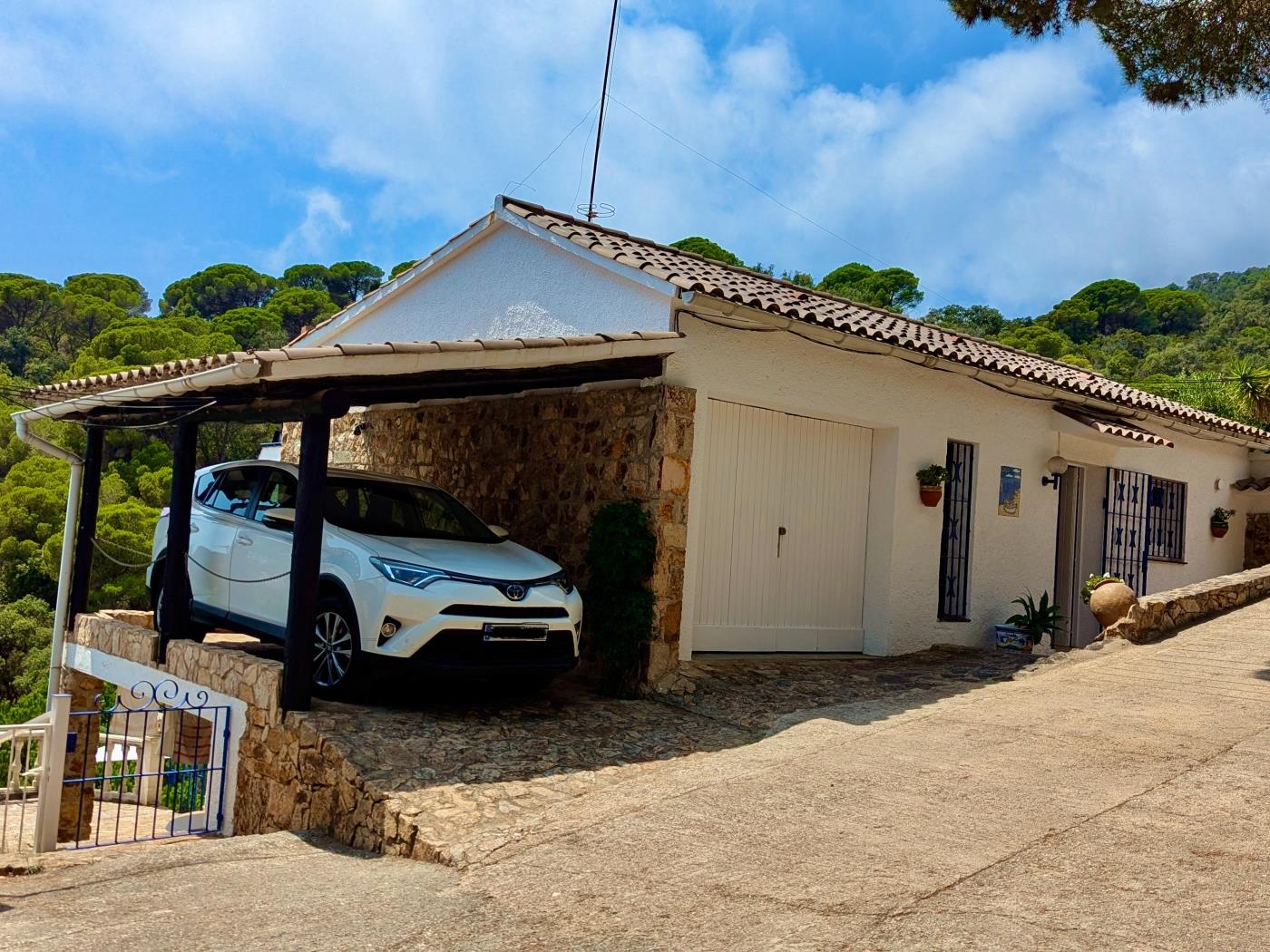 Mediterranean Home in Santa Maria de Llorel – Privacy and Views in Tossa de Mar