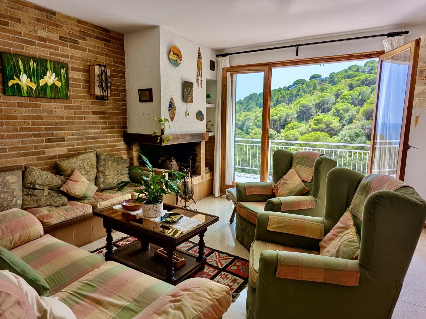 Mediterranean Home in Santa Maria de Llorel – Privacy and Views in Tossa de Mar