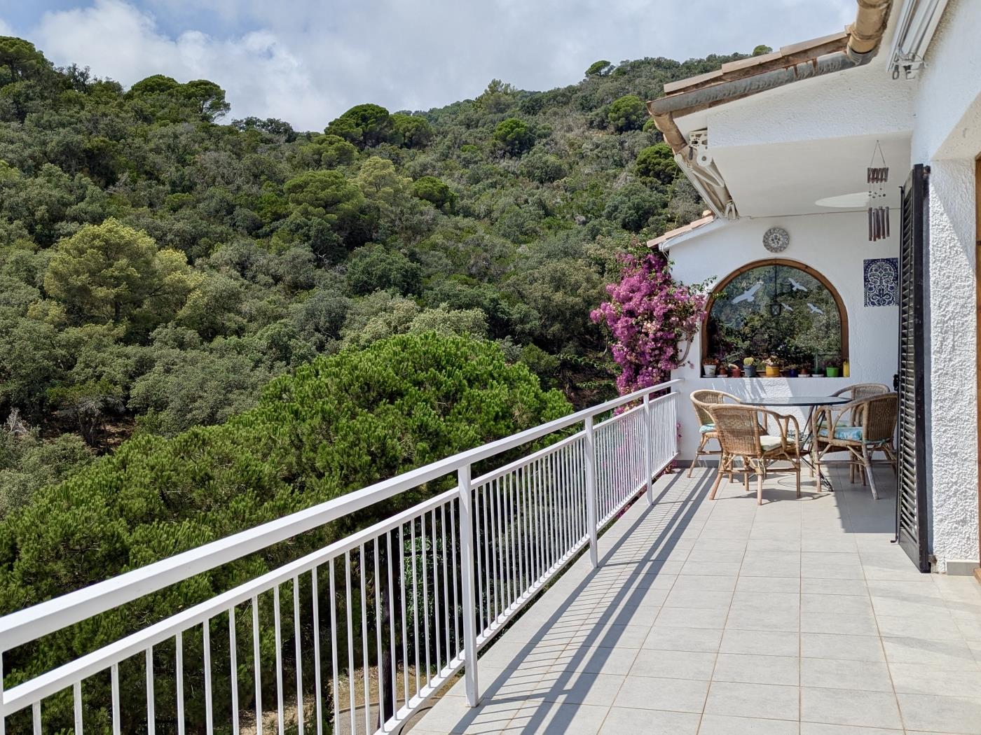 Mediterranean Home in Santa Maria de Llorel – Privacy and Views in Tossa de Mar