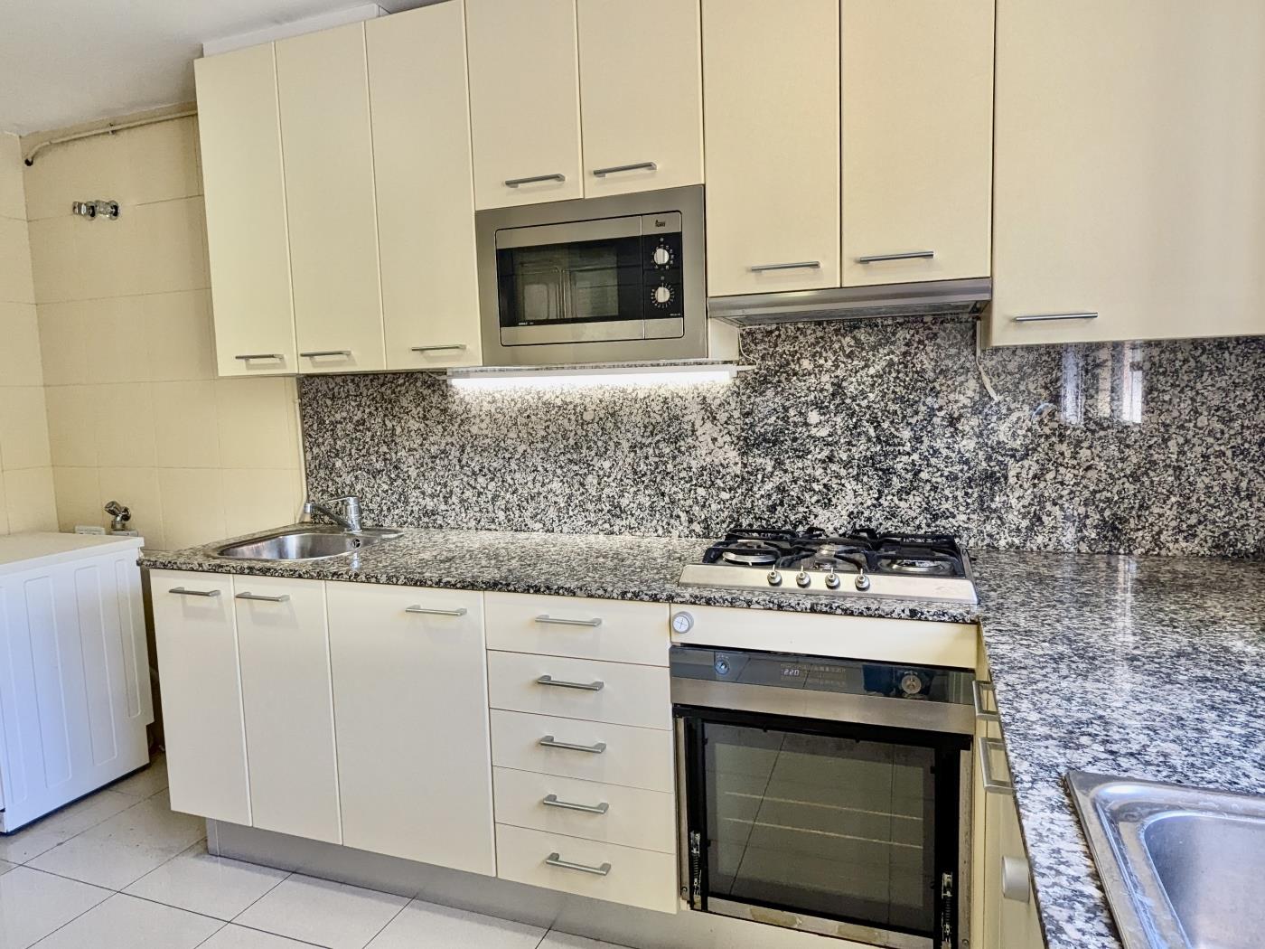 Apartament Lluminós de 3 Habitacions amb Piscina i Aparcament a Tossa de Mar