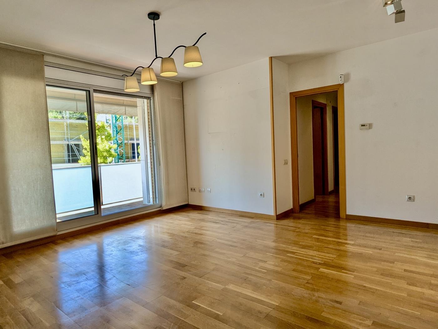 Apartament Lluminós de 3 Habitacions amb Piscina i Aparcament a Tossa de Mar