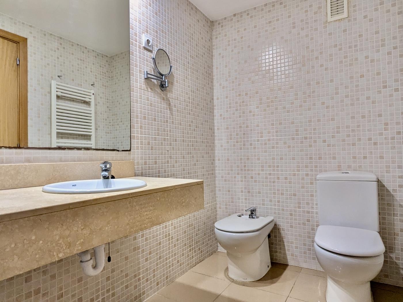 Apartament Lluminós de 3 Habitacions amb Piscina i Aparcament a Tossa de Mar