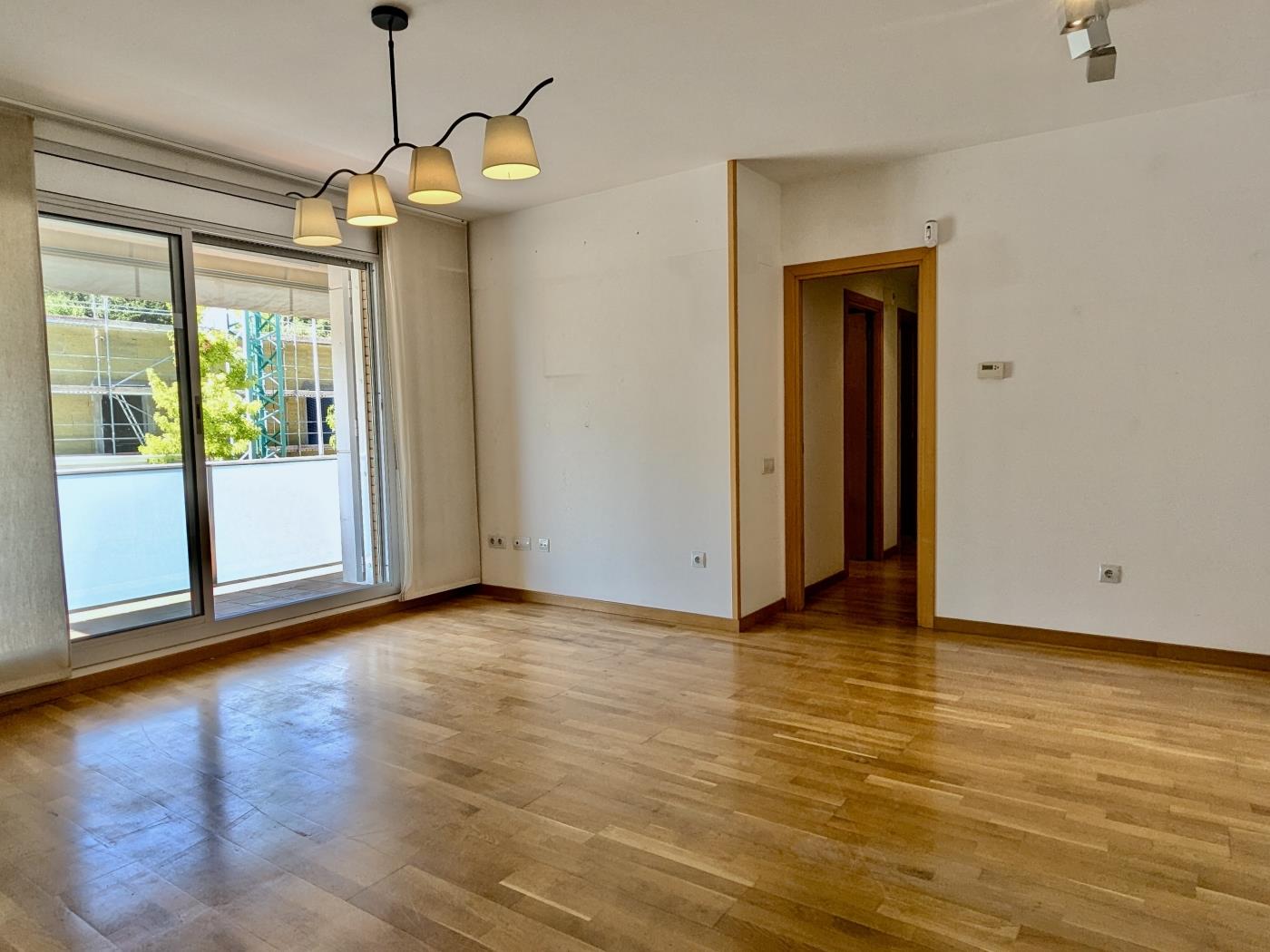 Apartament Lluminós de 3 Habitacions amb Piscina i Aparcament a Tossa de Mar