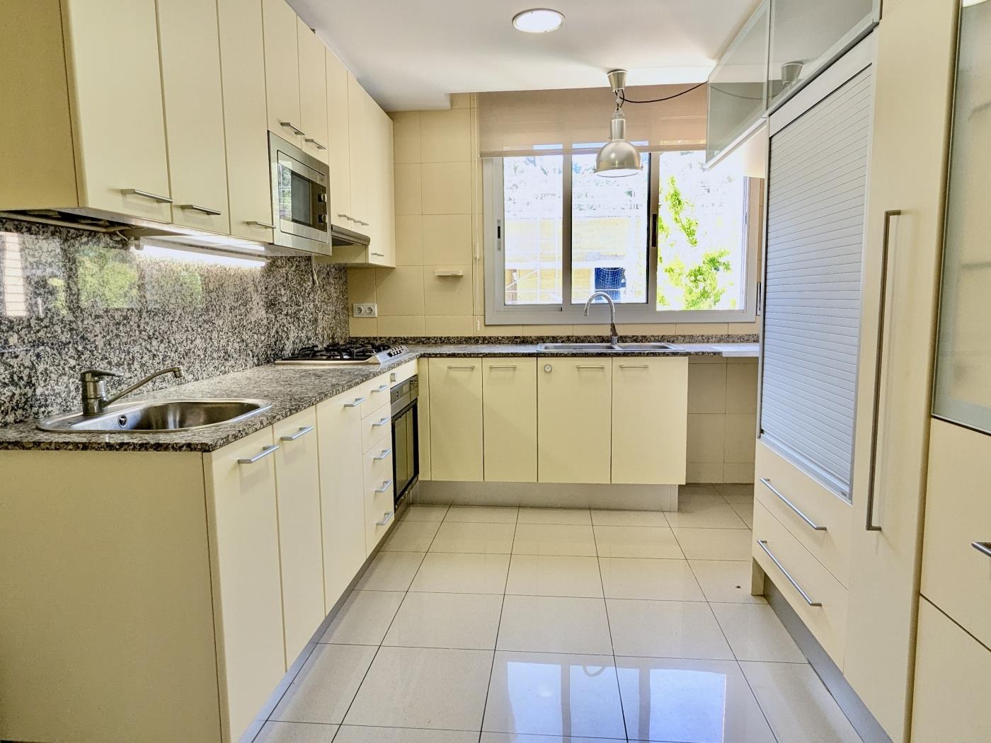 Apartament Lluminós de 3 Habitacions amb Piscina i Aparcament a Tossa de Mar