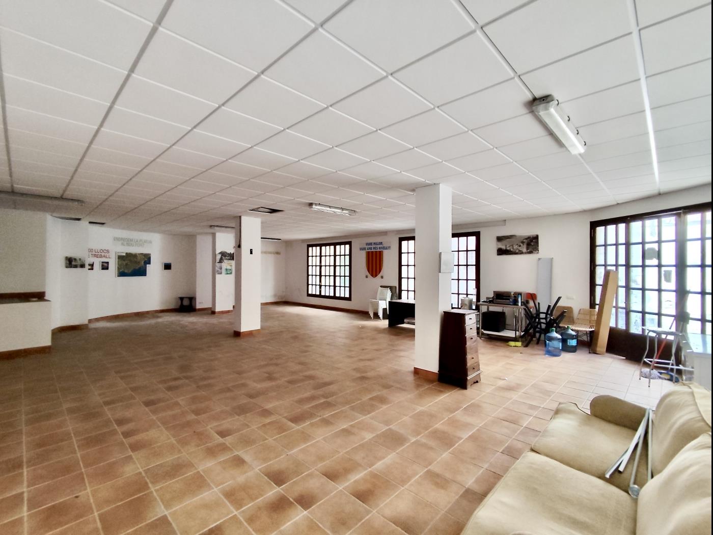 Spacious Commercial Premises for Sale in the Heart of Tossa de Mar's Old Town in Tossa de Mar
