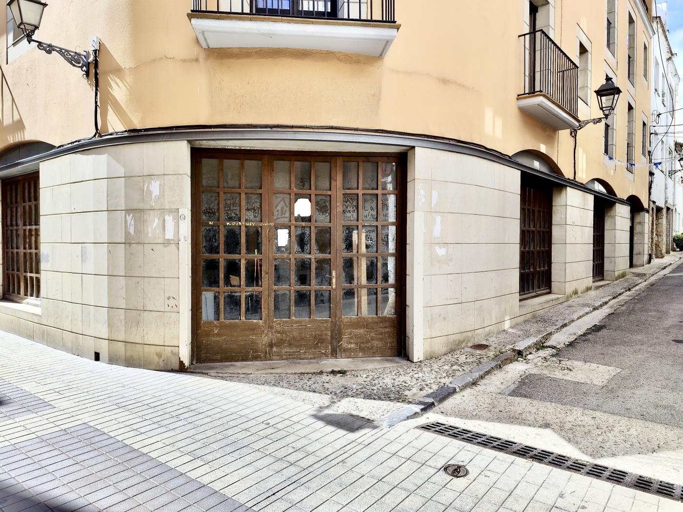 Spacious Commercial Premises for Sale in the Heart of Tossa de Mar's Old Town in Tossa de Mar
