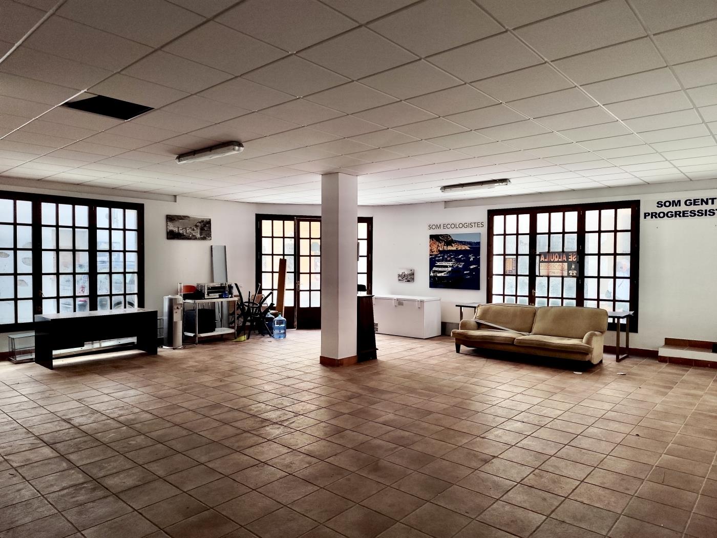 Spacious Commercial Premises for Sale in the Heart of Tossa de Mar's Old Town in Tossa de Mar