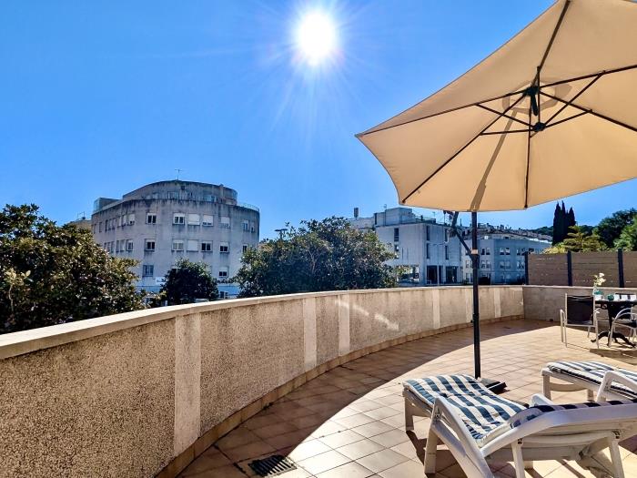 EVH126 Bright apartment with sunny terrace